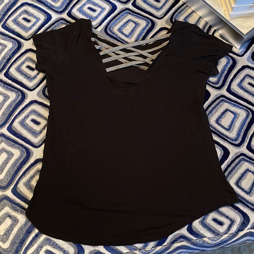 Casual black tee , cute and basic for errands or quick to pair with sneakers